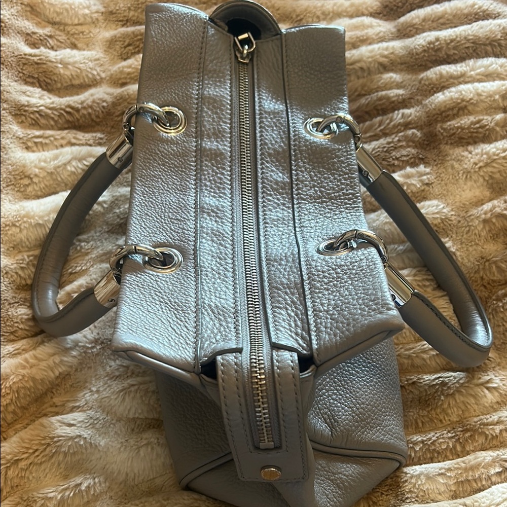 Marc Jacobs Gray Leather Satchel with Structured Design. Great condition. - Picture 2 of 8